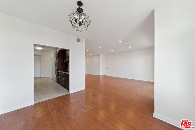 Photo - 1508 Greenfield Ave Unit 307