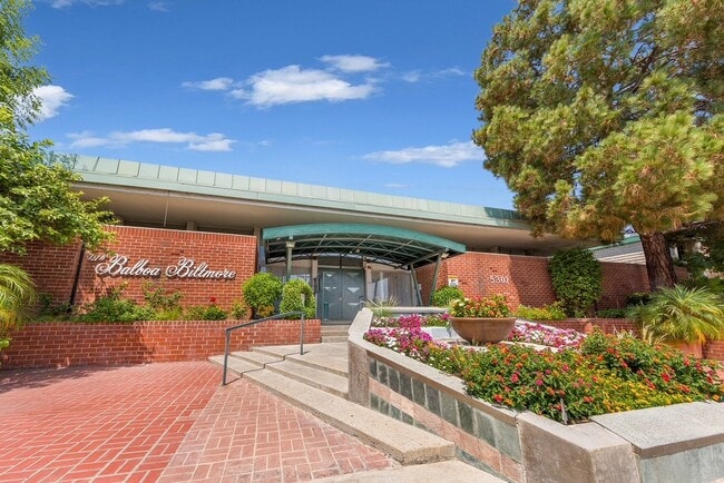 Building Photo - 5301 Balboa Blvd Unit D7