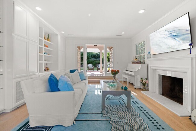 Photo - 3735 Lincolnwood Dr