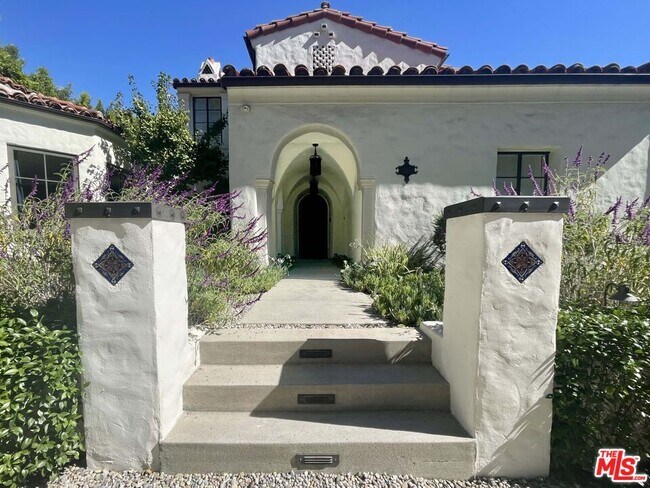 Photo - 610 N Arden Dr