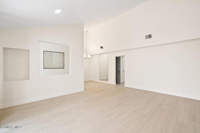 Photo - 31552 Agoura Rd