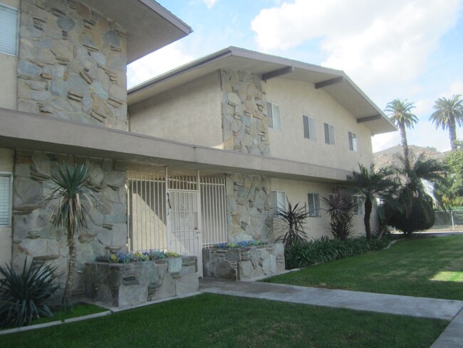 Photo - IMMACULATE DOWNTOWN 2 BEDROOM 1 BATH