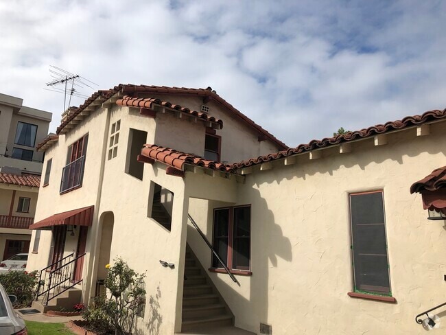 4 units on the property - 1861 Kelton Ave Unit 4 Rental