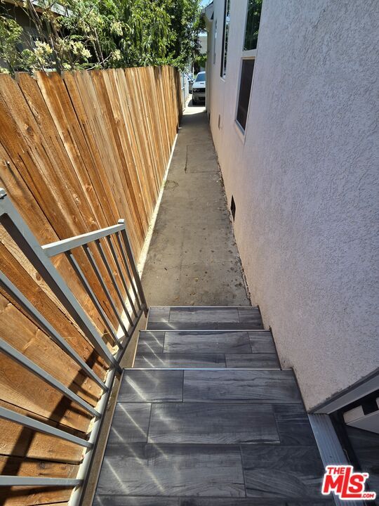 Photo - 817 W 101st St