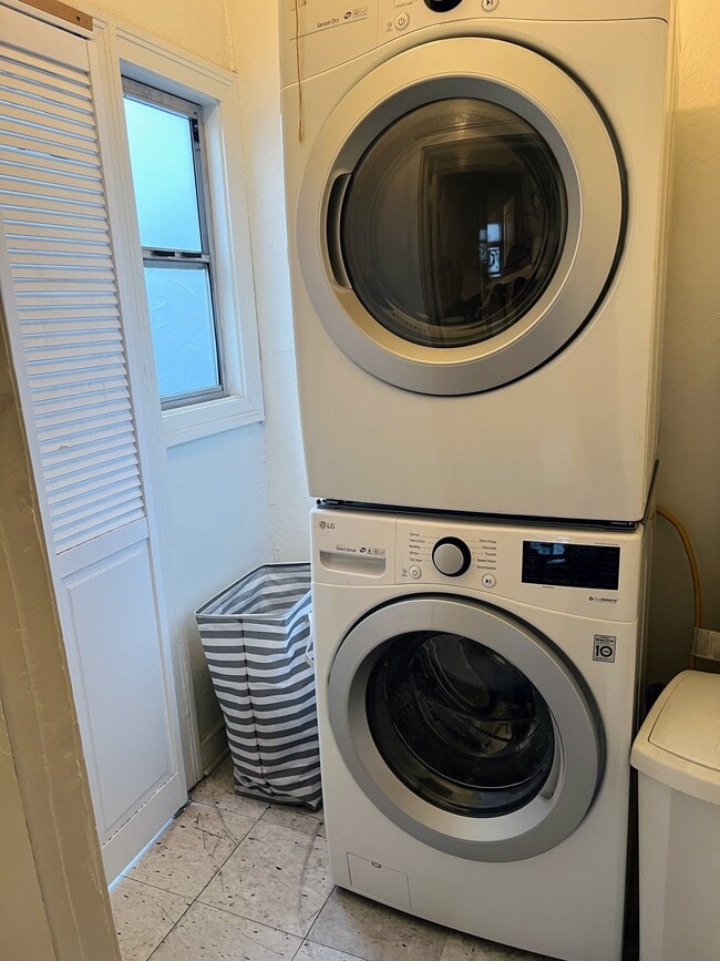 Photo - 453 N Orange Grove Ave Unit 455.5