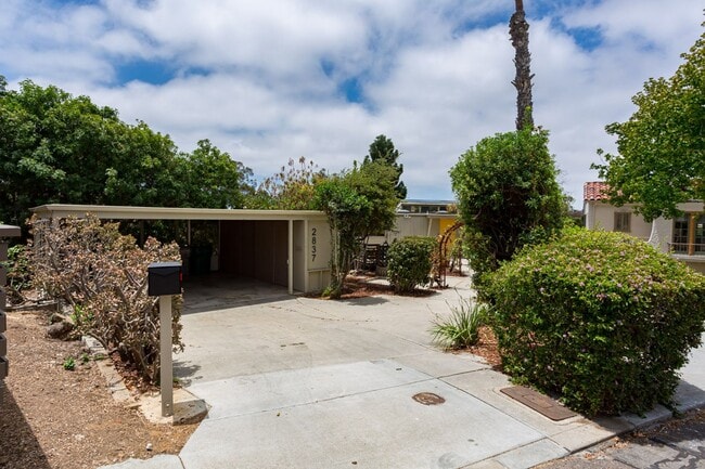 Photo - Renovated Post-Modern with Sweeping Canyon Views