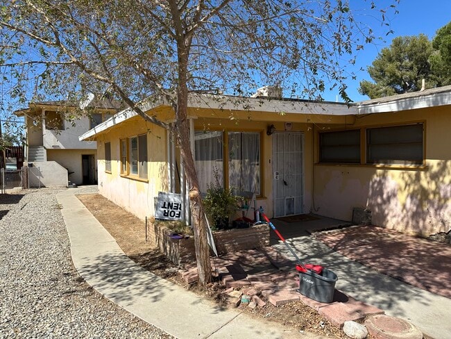 front of the house - 44321 Cedar Ave Unit 44321