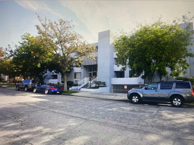 Photo - 200 W Chestnut St Apartments Unit #306