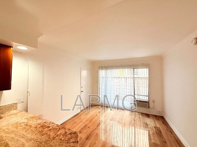 Photo - 1266 N Serrano Ave