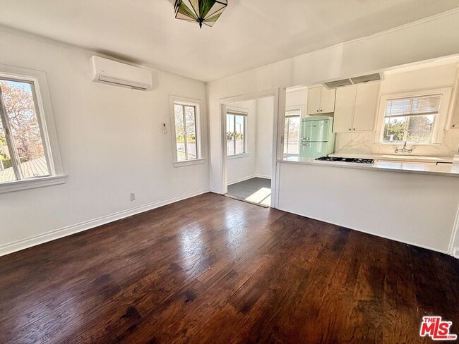 Building Photo - 3883 S Gramercy Pl