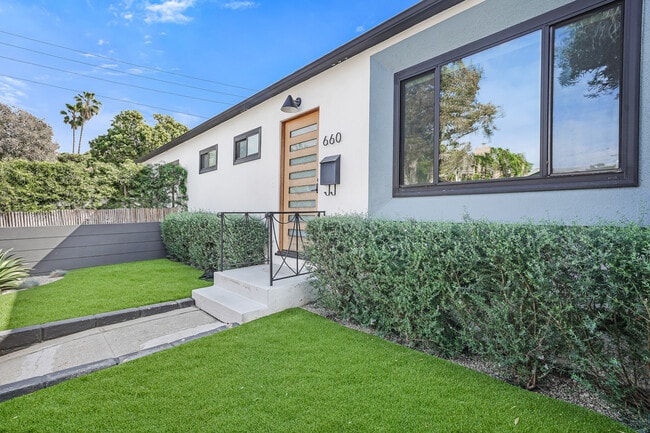 Photo - 654 Ozone St, Santa Monica, CA 90405