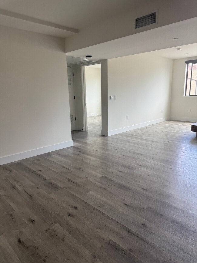 Photo - 5923 Laurel Canyon Blvd