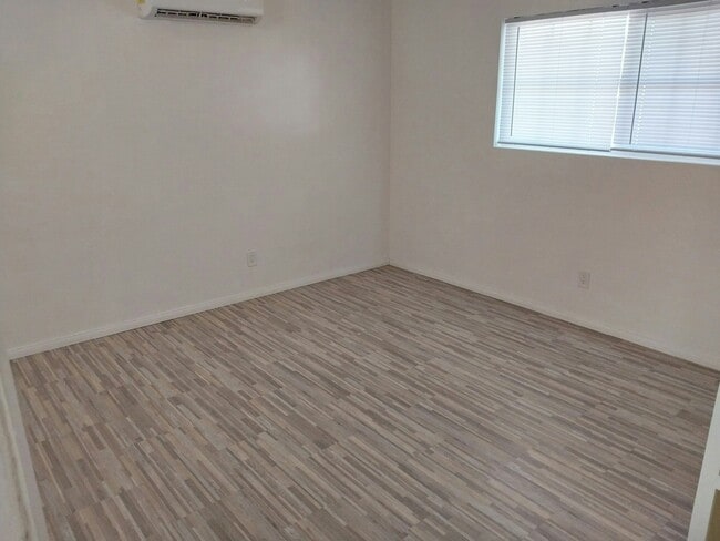 Photo - 11010 Knobb Ave