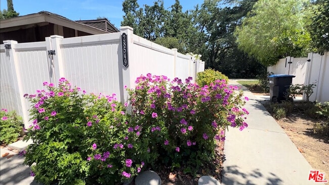 Building Photo - 28549 Conejo View Dr Rental