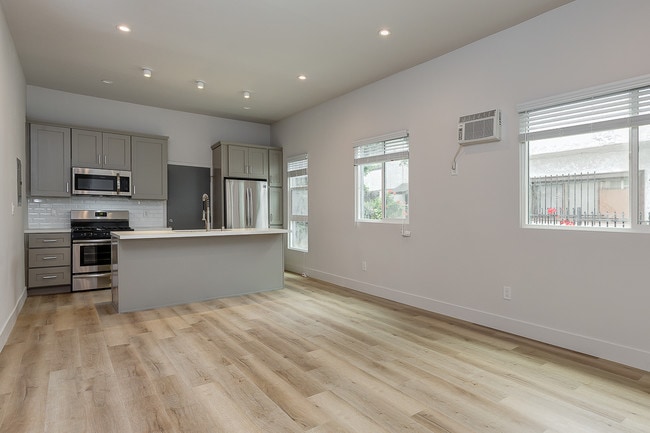 Building Photo - 1334 S Westlake Ave Unit 1334