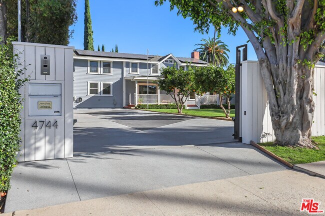 Photo - 4744 Haskell Ave