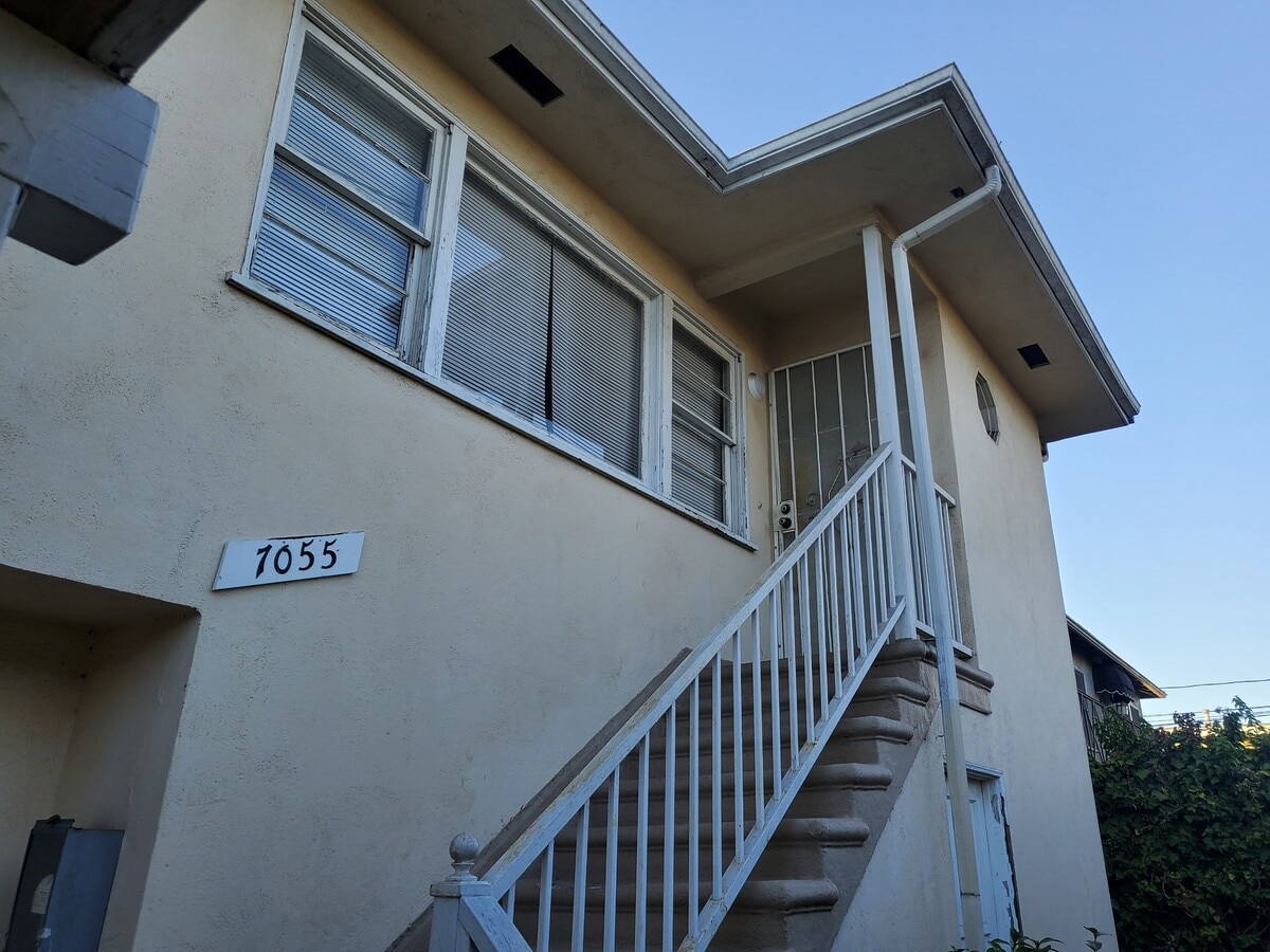 Photo - 7055 S La Cienega Blvd Unit 7055