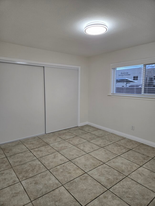 Building Photo - 2795 Conejo Dr Unit First Floor