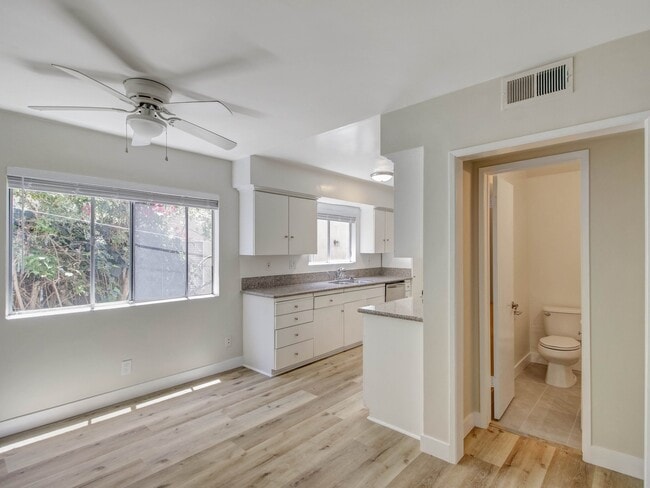 Photo - 1452 Berkeley St
