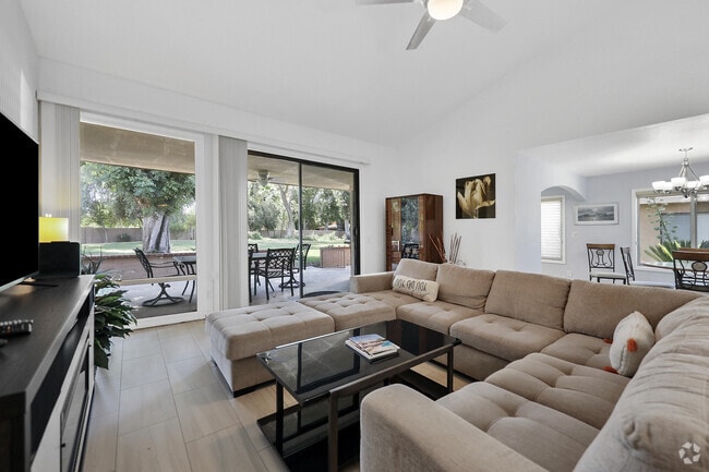 Building Photo - 5 Majorca Dr Rental