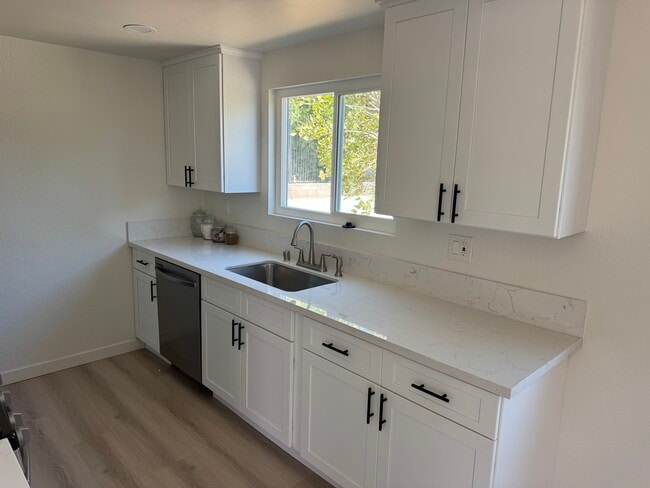 Photo - Vista Glen Apartments