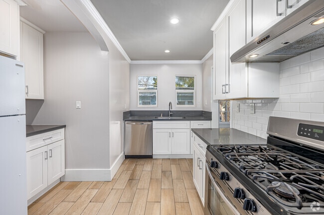 Interior Photo - 411-417 Walnut Ave