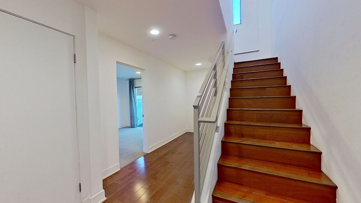 3D Tour - 5907 Saturn St