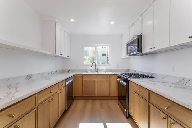 Photo - 713 New Depot St