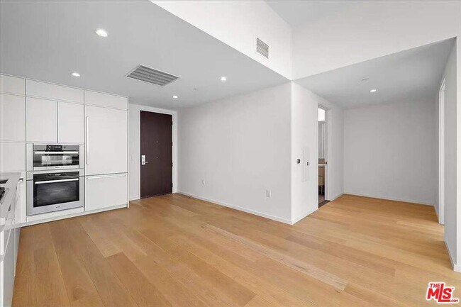 Photo - 877 Francisco St Unit 607