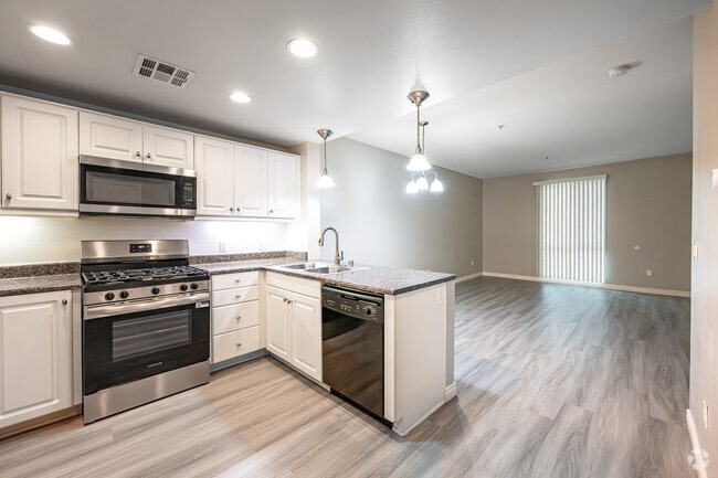 1BR, 1BA - 762SF - Metro 102 Apartments