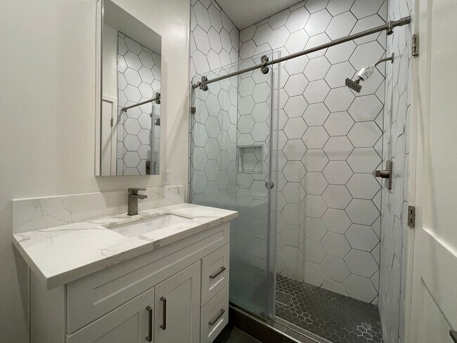 Photo - Beautiful Newly Renovated  1 bd 1ba Near M...