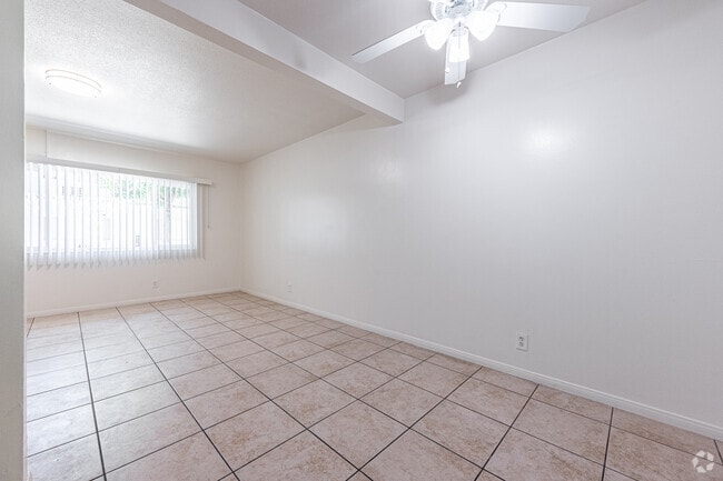 1BR, 1BA - 700SF - Dining Room - Ramhurst Property