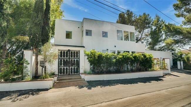 Photo - 854 W Avenue 37