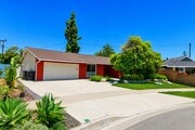 Photo - Large 6 Bedroom - Huge Yard - Students Welcome
