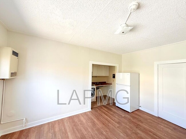 Photo - 1614 N Kenmore Ave