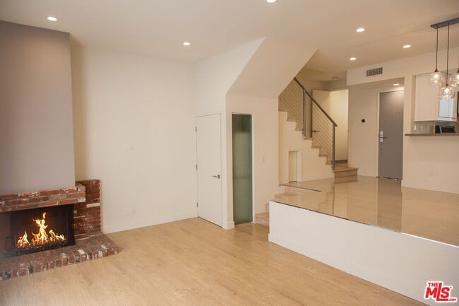 Photo - 508 Kings Rd Unit 1