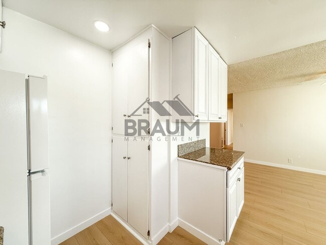 Photo - 13129 Oxnard St Unit 4