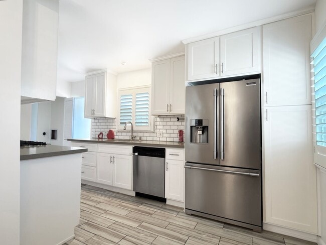 Photo - **2025 Euclid Ave Long Beach** Beautiful 3 bedroom 2 bath !!2 weeks free OAC!!