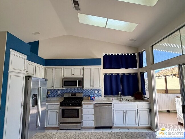 Photo - 9939 Vía Real