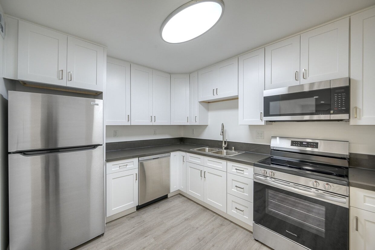 Floor Plan - ONE MONTH FREE RENT ! 