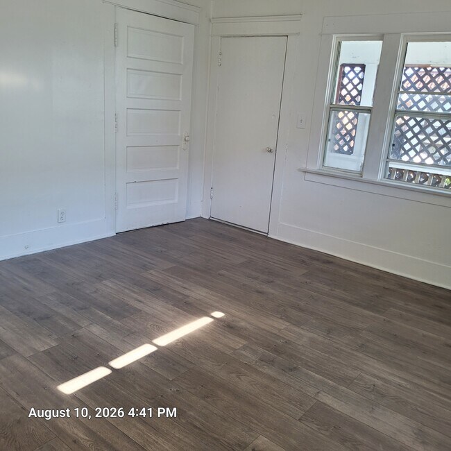 Photo - 833 W 42nd Pl Unit 835 1/2 W. 42nd Place