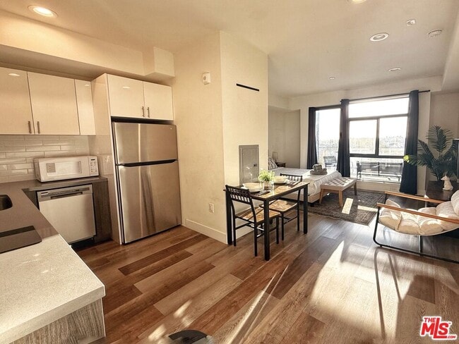 Photo - 723 S St Andrews Pl Unit 504