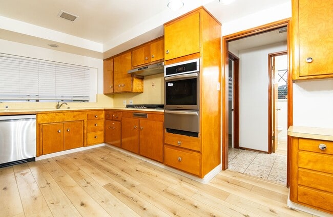 Photo - House - 3 Bedrooms / 2.5 Baths - Downey