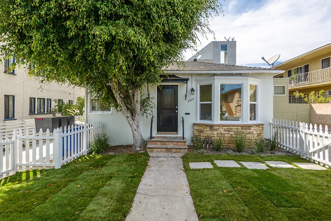 Building Photo - 1517 S Orange Grove Ave