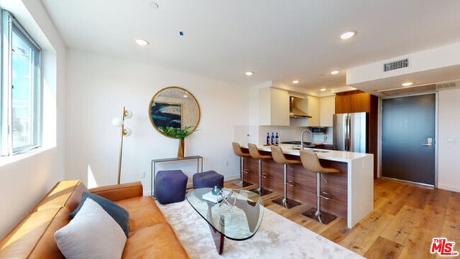Building Photo - 1143 Glenville Dr Unit 502