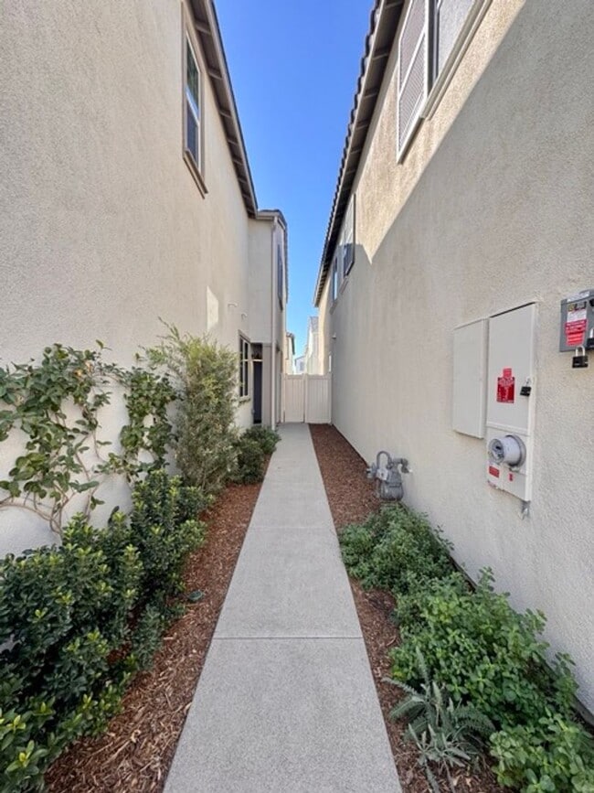 Photo - Brand New 4 Bedroom Home with Solar in Gat...