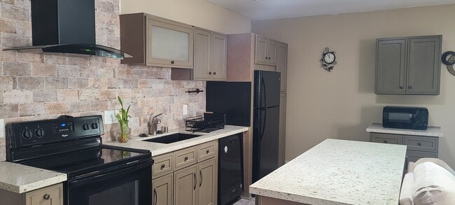 Photo - 761 Diamond Dr