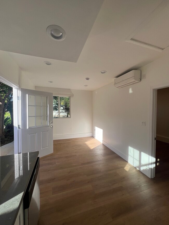 Photo - 23460 Friar St