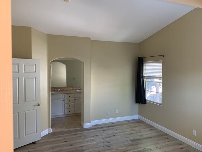 Photo - Remodeled Tustin Townhome 2B/3B