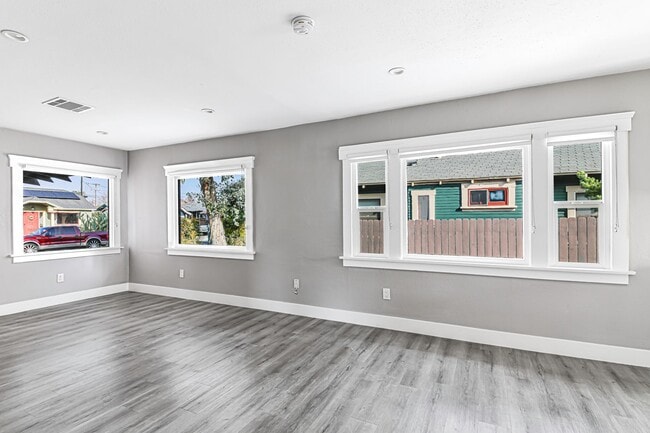 Photo - 2914 E 5th St Unit 2914